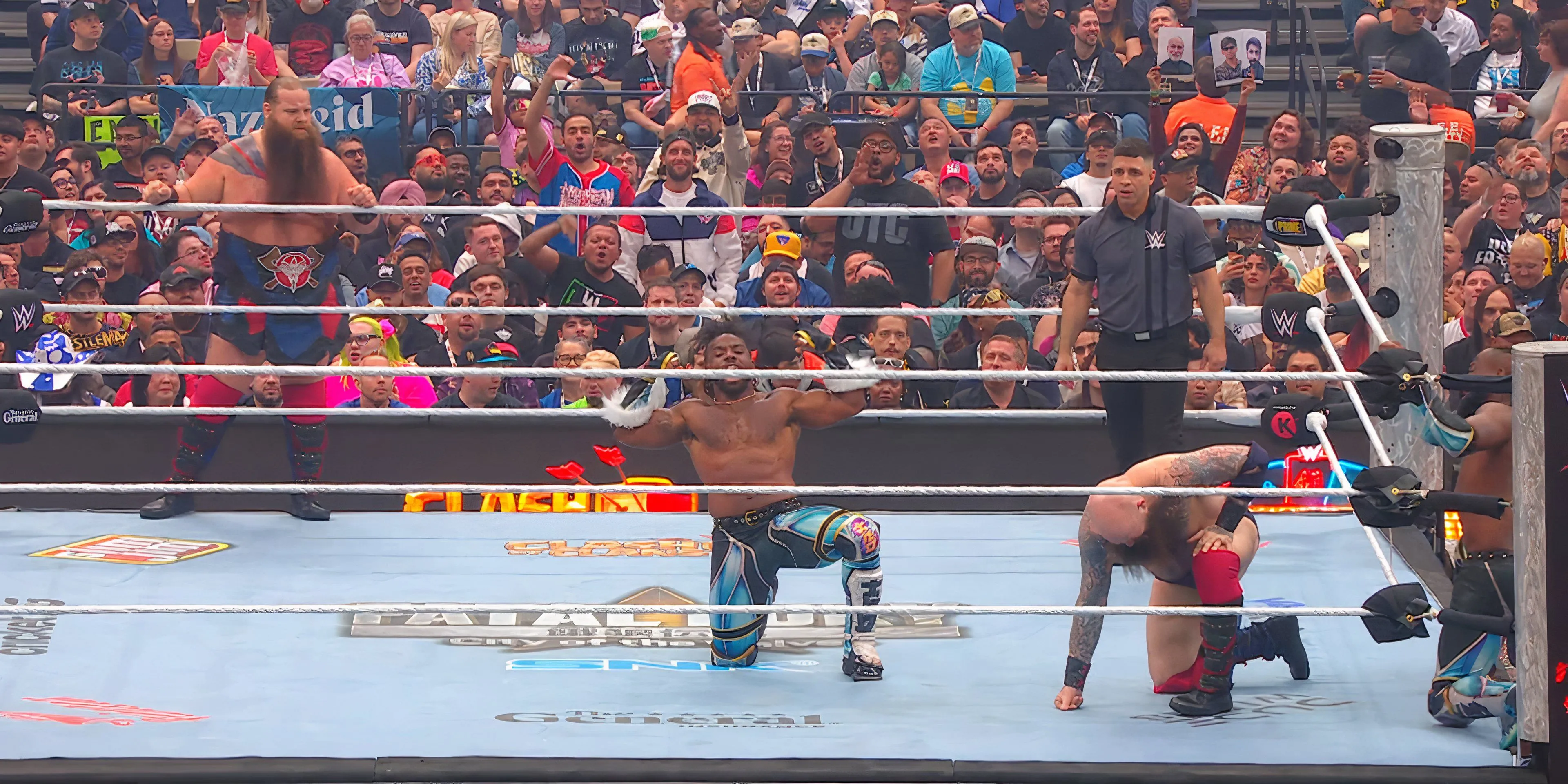 Đội The New Day và The War Raiders thi đấu tại WrestleMania 41