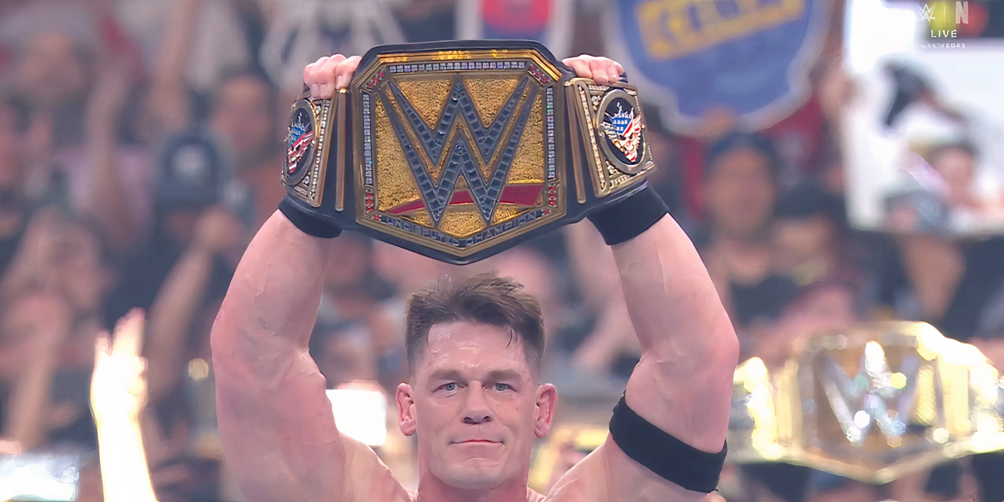 John Cena nâng cao đai vô địch thế giới lần thứ 17