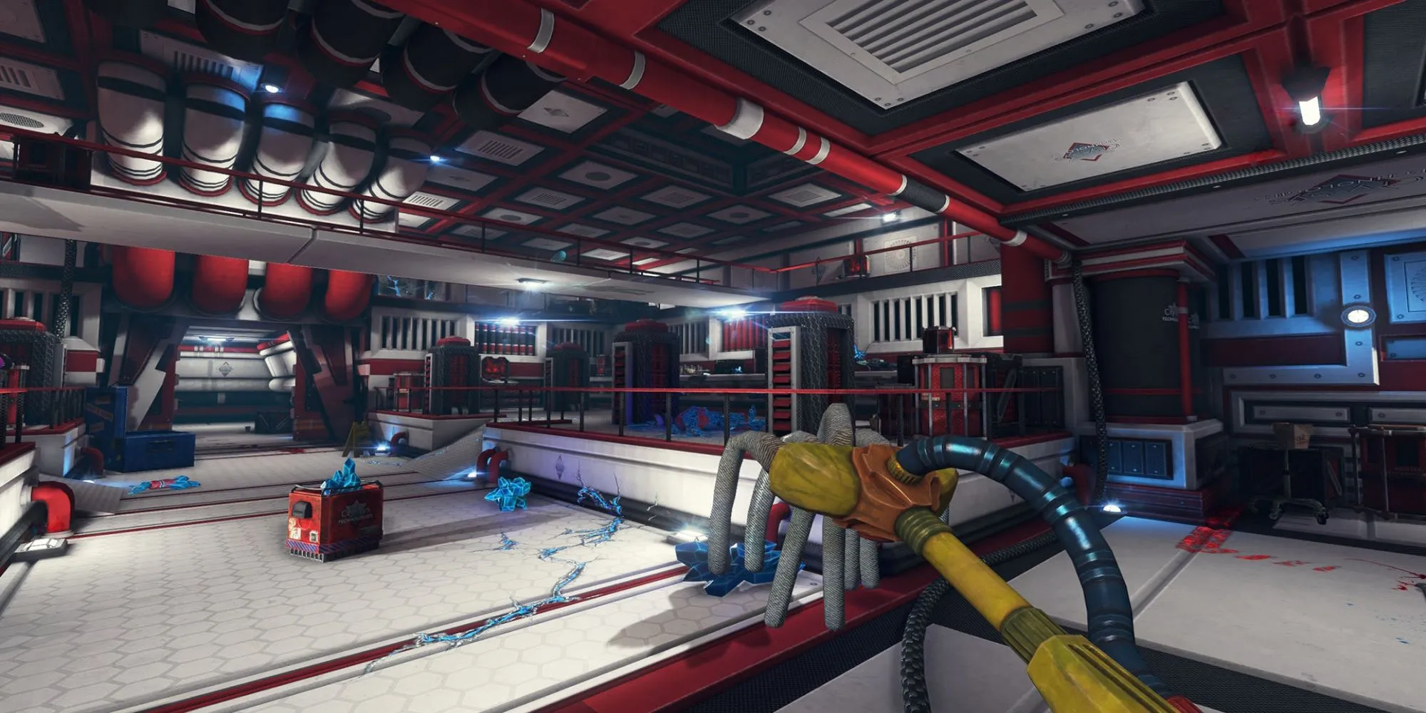 Người chơi đang dùng cây lau nhà lau vũng máu trong game Viscera Cleanup Detail