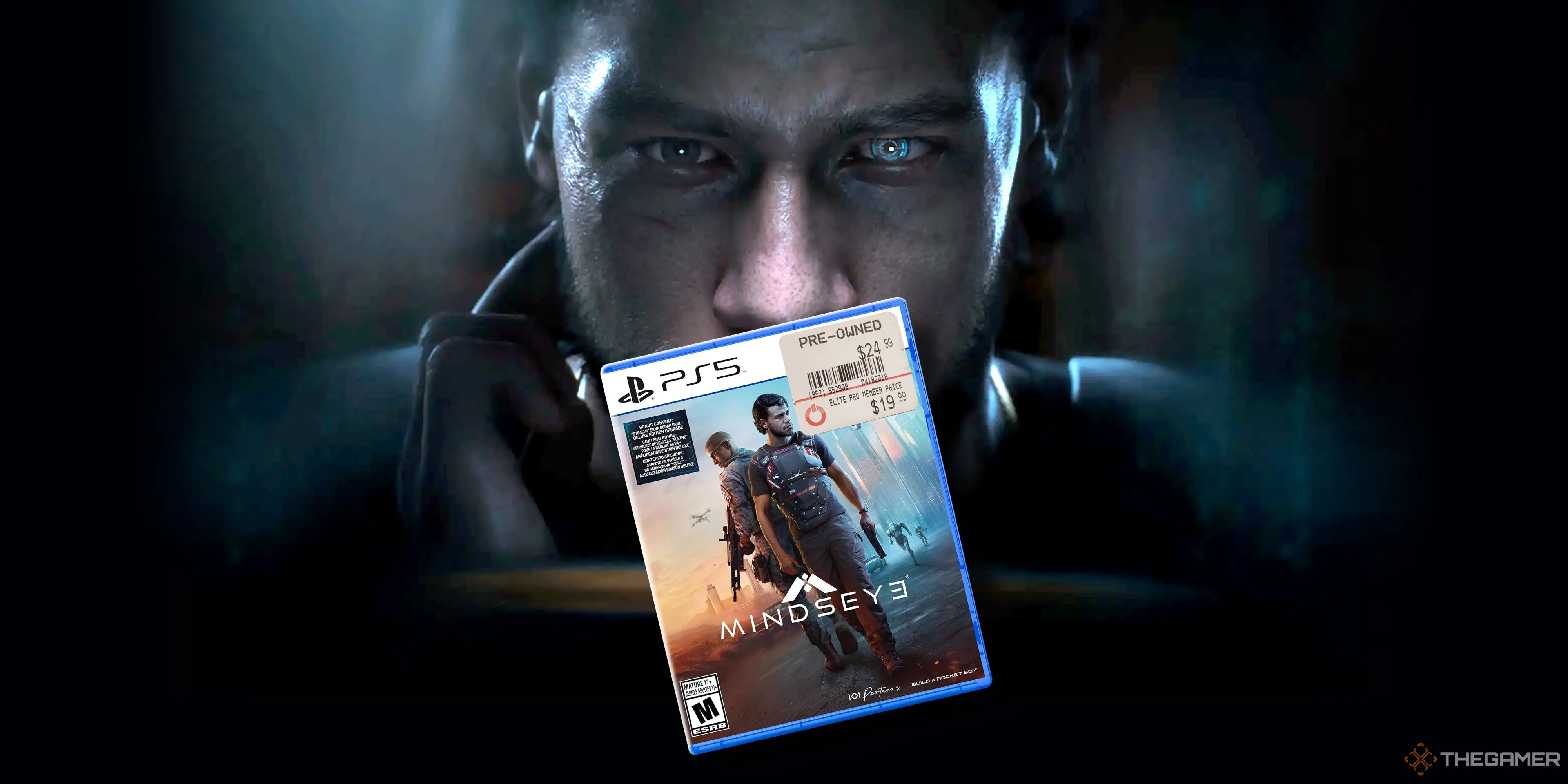 Nhân vật game MindsEye ngồi trong bóng tối nhìn hộp game MindsEye PS5 với nhãn giảm giá còn 19.99 USD