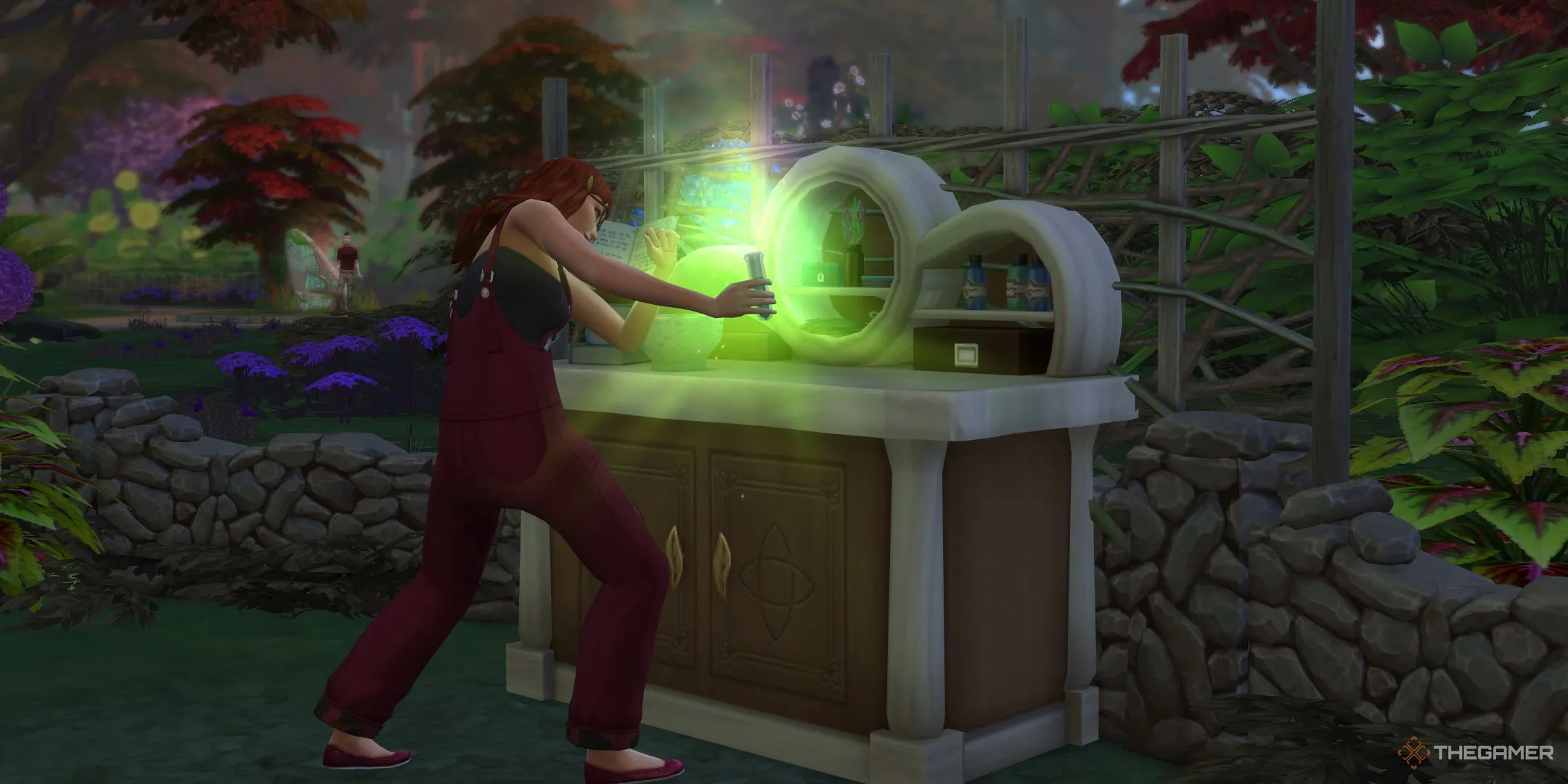 Sim sử dụng bàn Dược Sĩ (Apothecary Table) để pha chế thuốc, kỹ năng mới trong Sims 4 Enchanted By Nature.