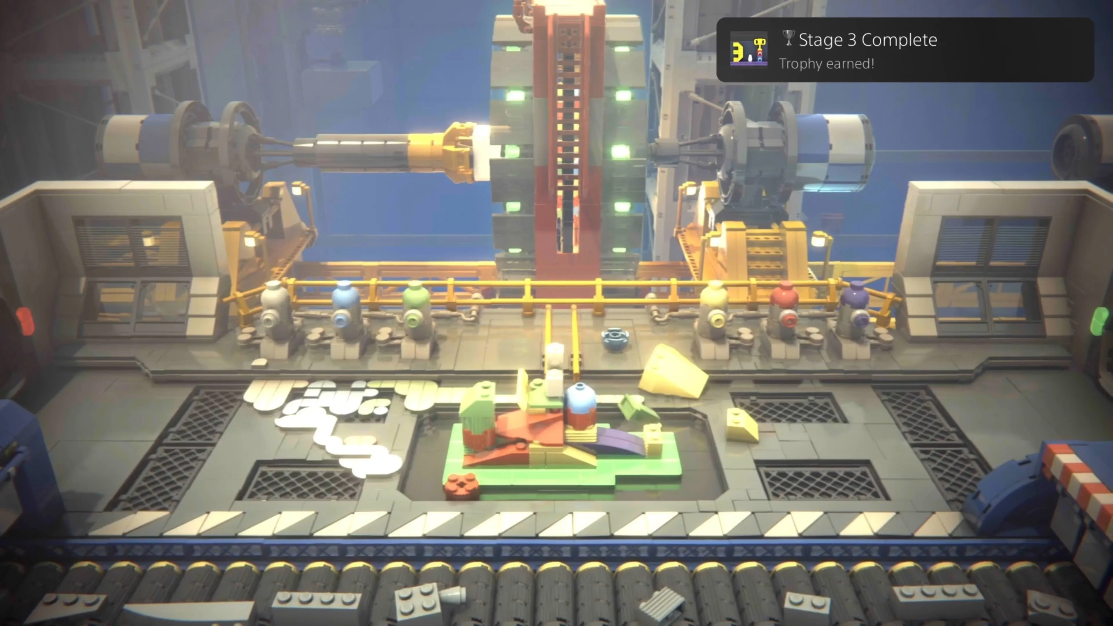 LEGO Voyagers: Một phần của thân tên lửa đang được tùy chỉnh với các mảnh LEGO đủ màu sắc, thể hiện sự sáng tạo và độc đáo