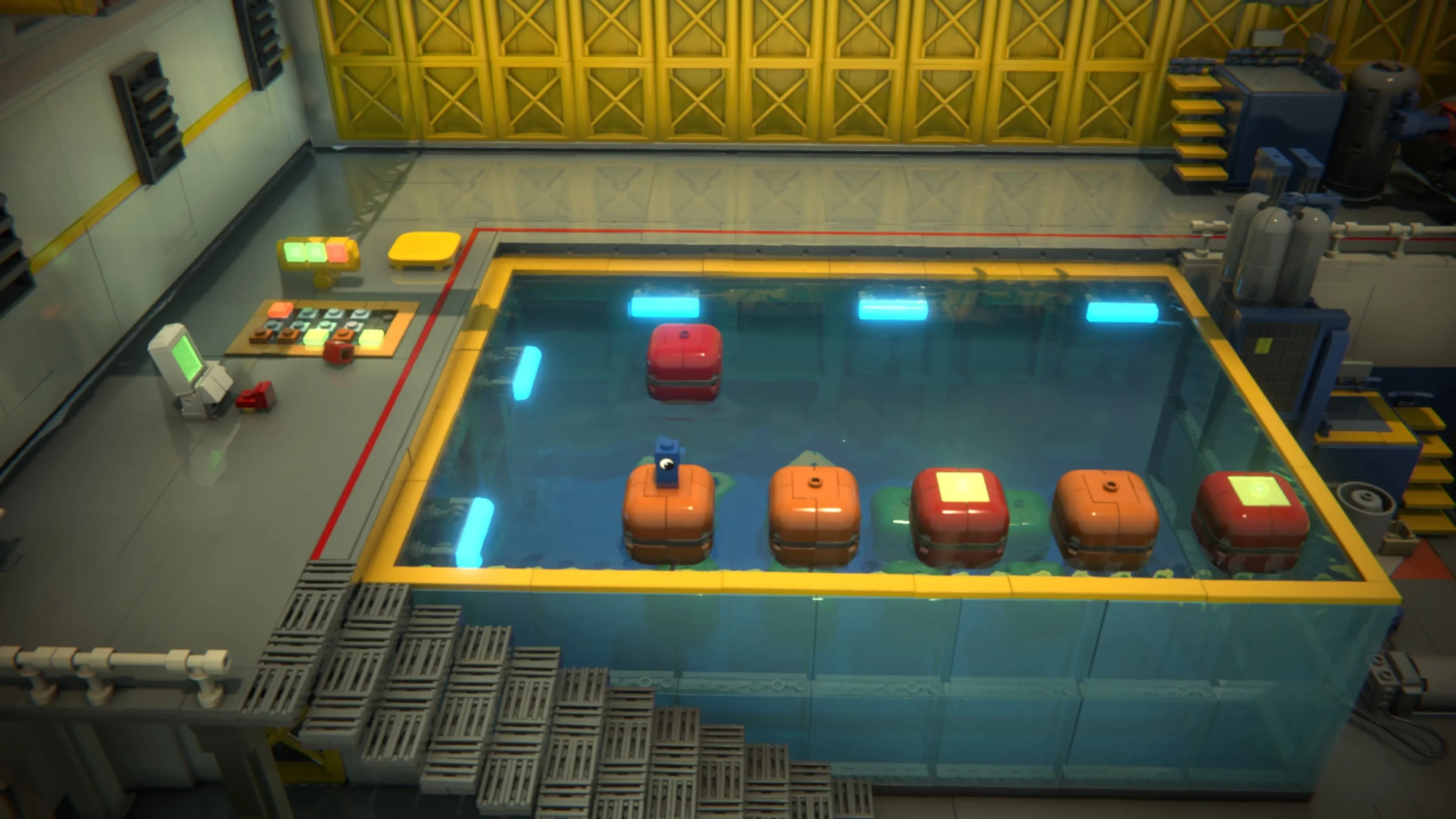 LEGO Voyagers: Nhân vật Blue đang đứng trên một khối màu đỏ nổi trong một bể nước, trong khi Red điều khiển bảng điều khiển để đặt các khối cam làm đường đi